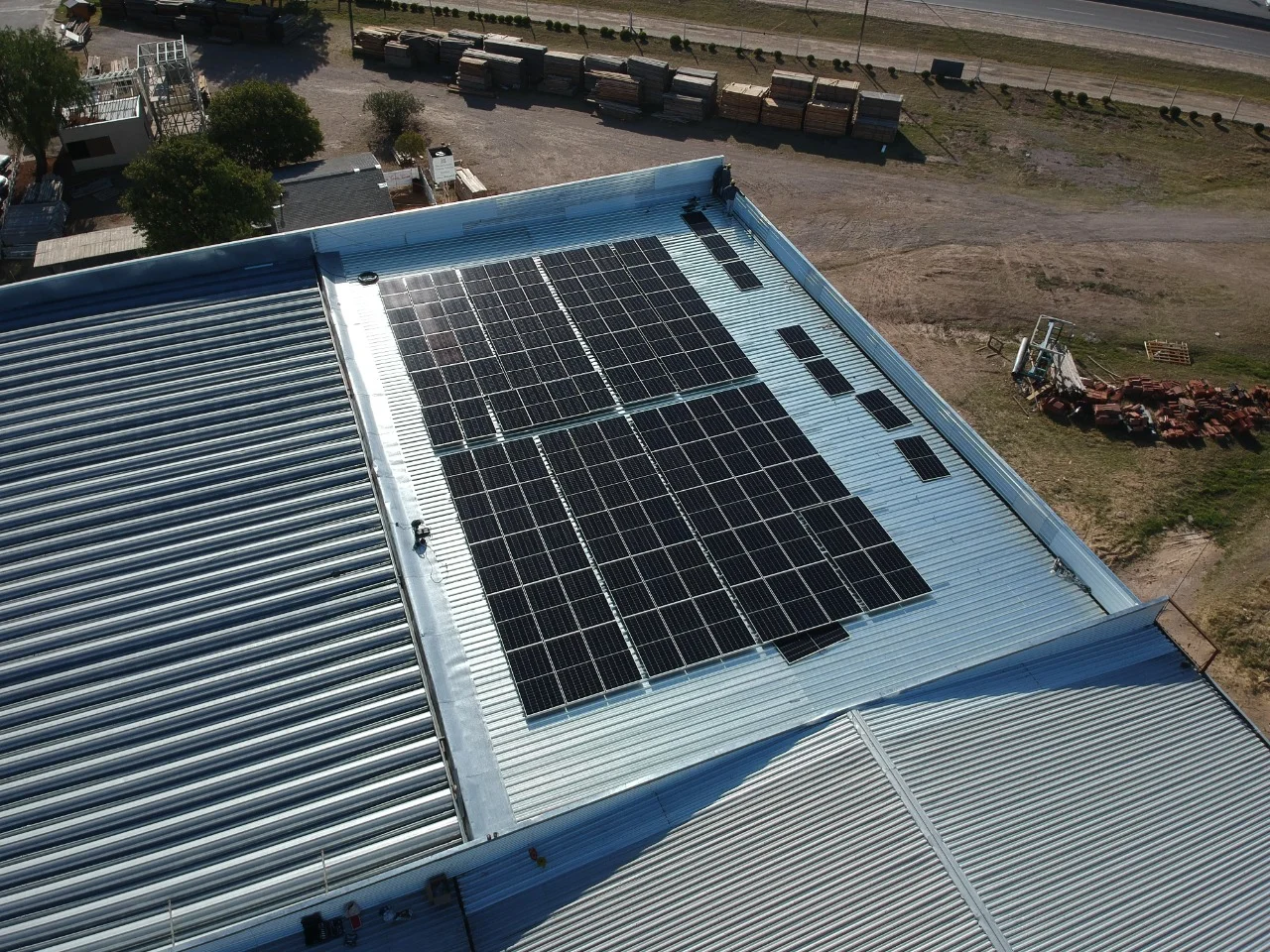 Paneles Longi Half Cell 545Wp instalados en Moconá